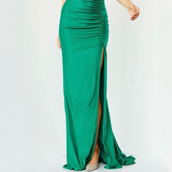 NEW JOVANI SZ 6 BLACK STRETCH MATERIAL RUCHED BODICE FORMAL EVENING GOWN - Picture 15 of 16